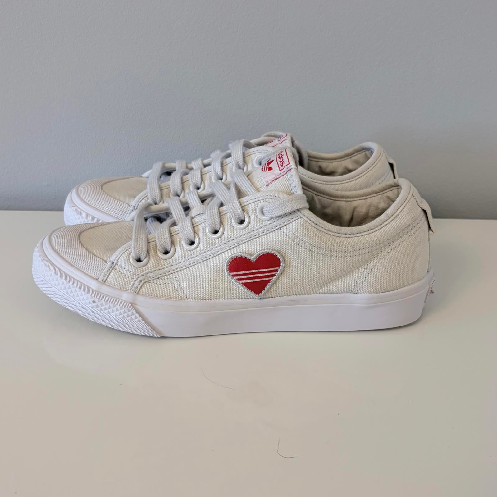 Adidas Originals Nizza Women’s UK 6 White Red Heart Canvas Trainers H02542